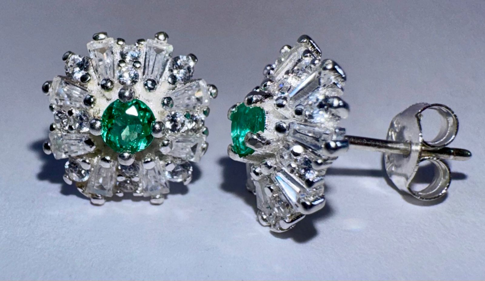 Pendientes en Plata Italiana 925 con Esmeralda Natural Colombiana de 2.5mm. SEREN