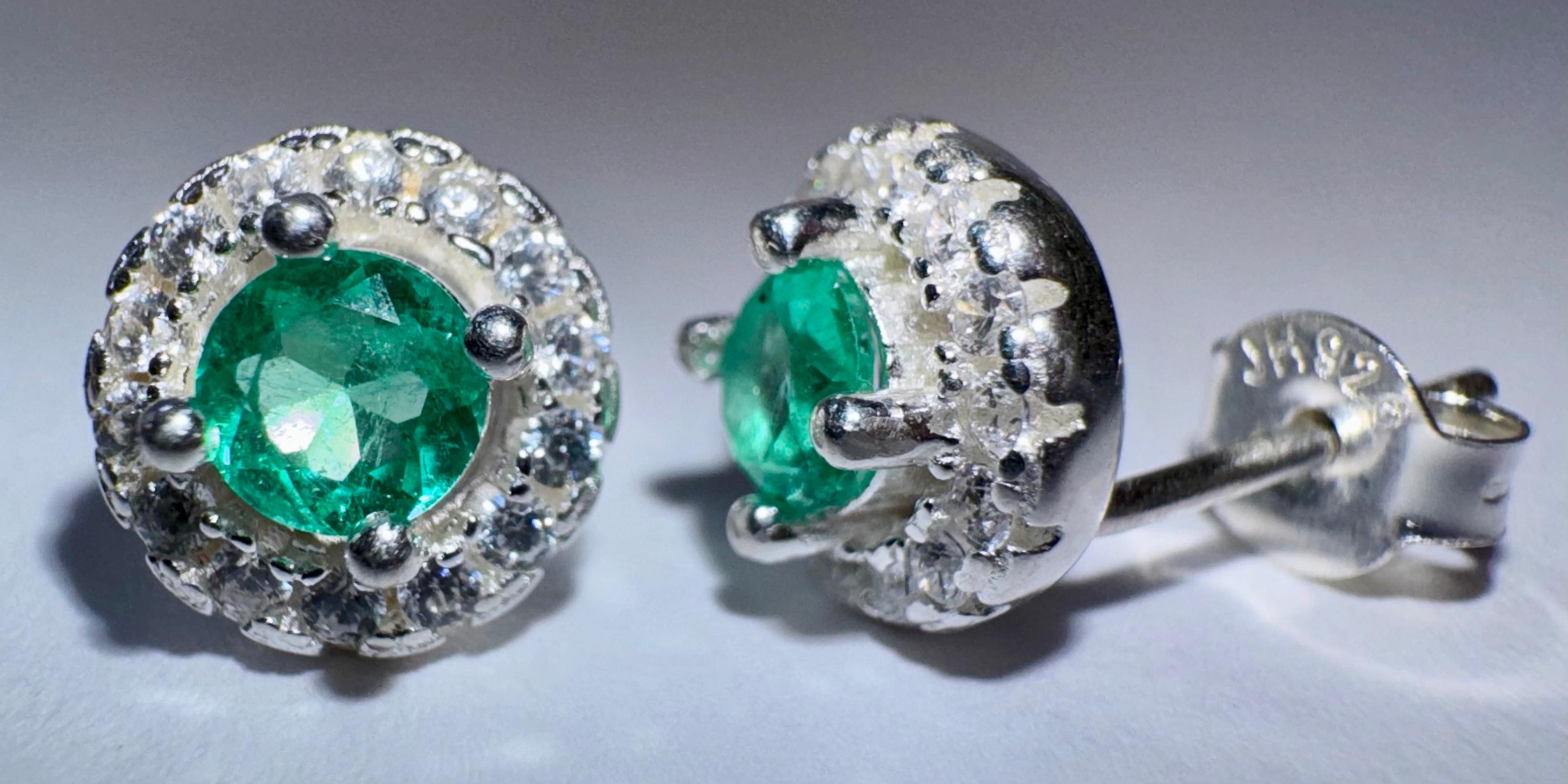 Pendientes en Plata Italiana 925 con Esmeralda Natural Colombiana 4mm. NEVE