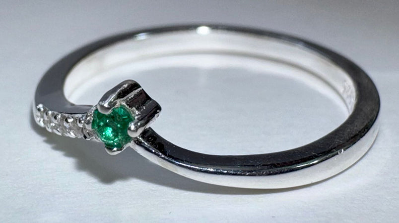 Anillo de Plata Italiana 925 con Esmeralda Natural Colombiana de 1.5mm. NOVA