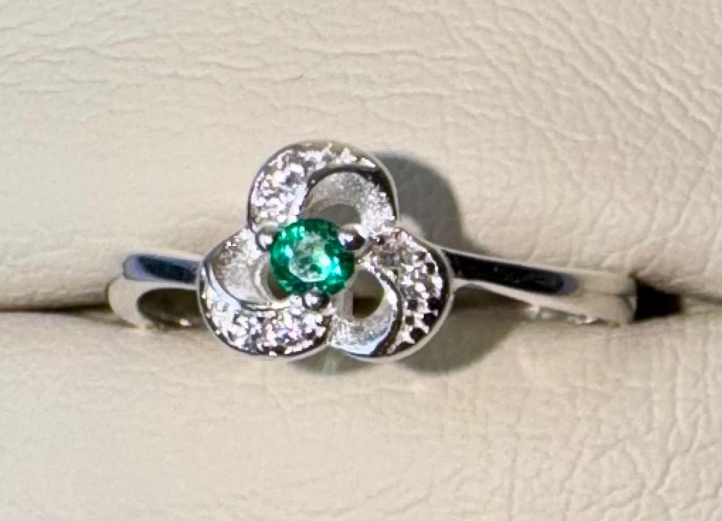 Anillo de Plata Italiana 925 con Esmeralda Colombiana Natural de 2mm. VEGA