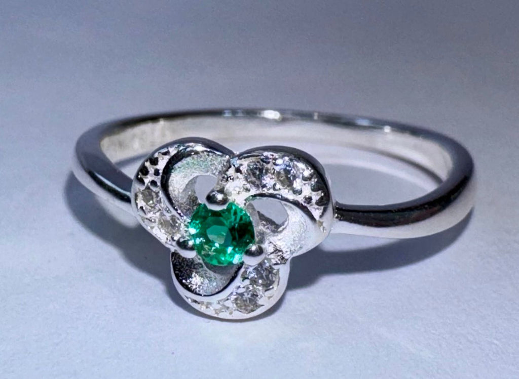 Anillo de Plata Italiana 925 con Esmeralda Colombiana Natural de 2mm. VEGA